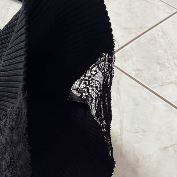 Guess- Black Long Sleeve Dress with Lace! Size L - Picture 2 of 8